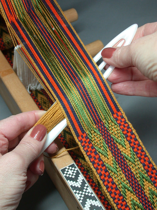 weaverswiki - Inkle Loom Weaving